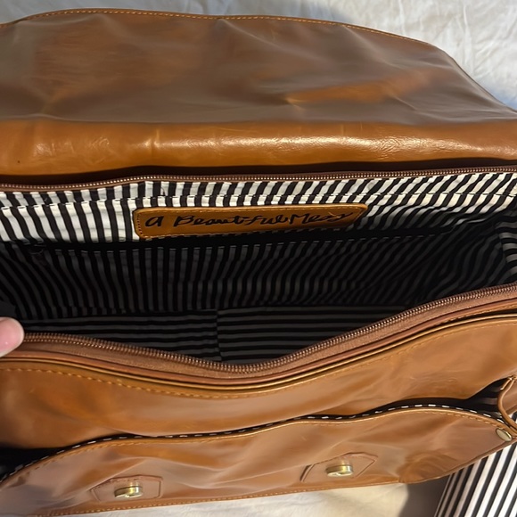 Kelly Moore Bag - camera / diaper bag - Picture 9 of 11